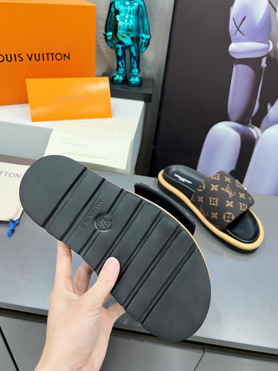 Louis Vuitton Slippers